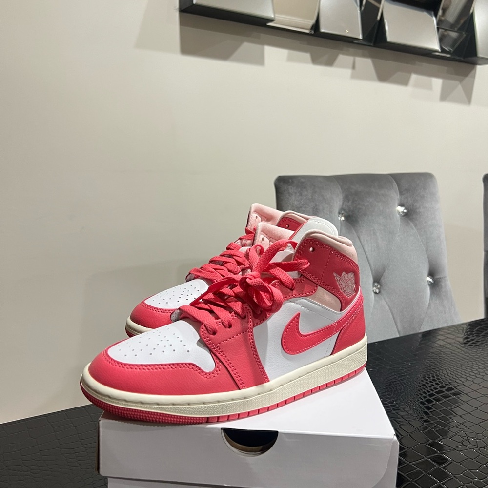 Nike air Jordan 1 mid.